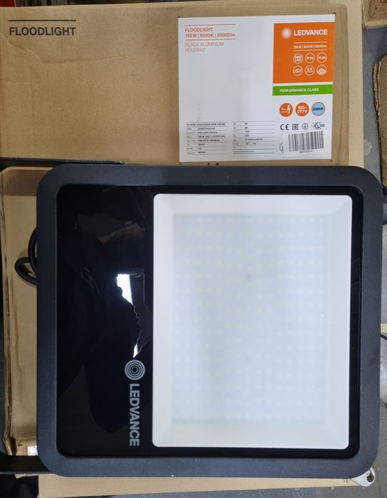 Прожектор LEDVANCE 165W 20000 лумина