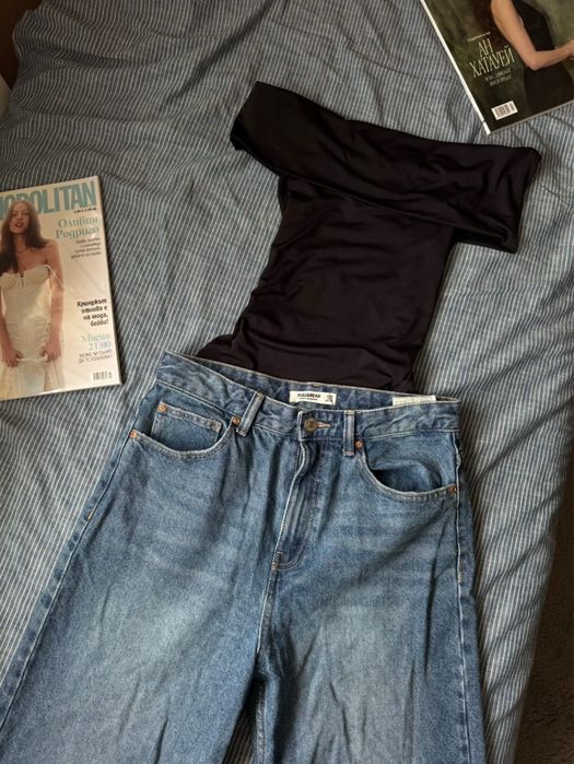 Лот тениска с паднали ръкави на H&M и дънки на Pull&bear