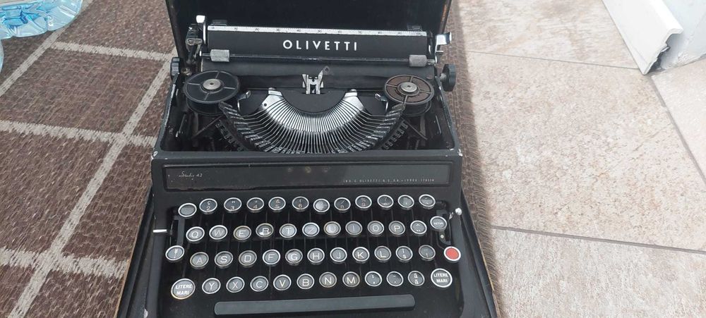 Mașină de scris Olivetti Studio 42 – anii 1950