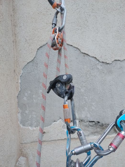 Alpiniști utilitari Galați, Izolații, Reparații fațade, Infiltrații,Aer condiționat,Încărcare freon