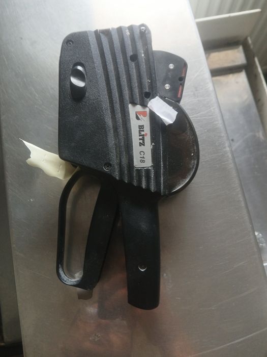 Pistol etichete preț