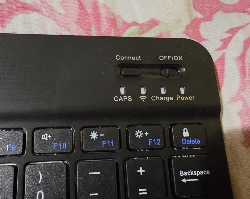 Tastatura bluetooth super slim