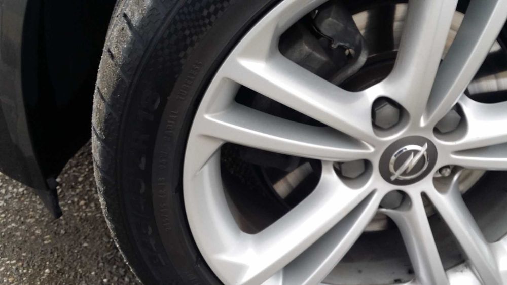Opel Insignia 2.0 Turbo (Бензин), 2009 г., заводски Sport пакет.