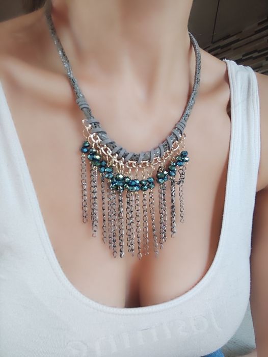 Колекция от накити, гердани, гривни и бижута