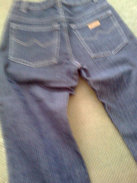 продам джинсы для молодых ребят