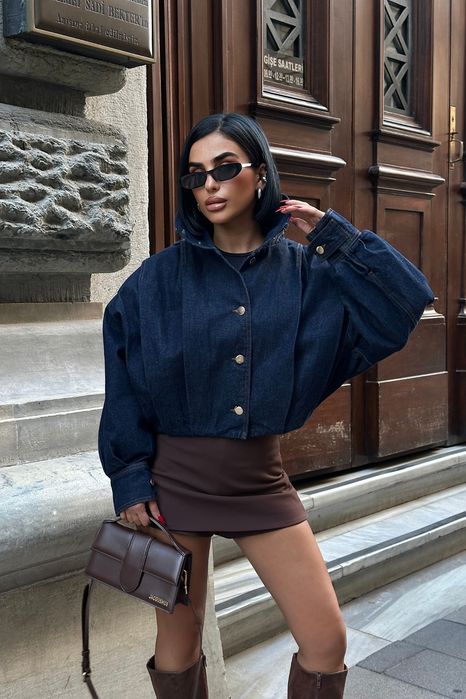 Дамско дънково яке с обемна кройка – модерен модел