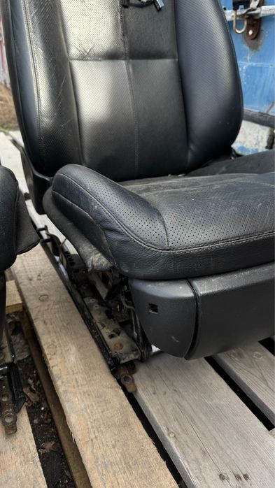 Передние сидения Mercedes Benz 221