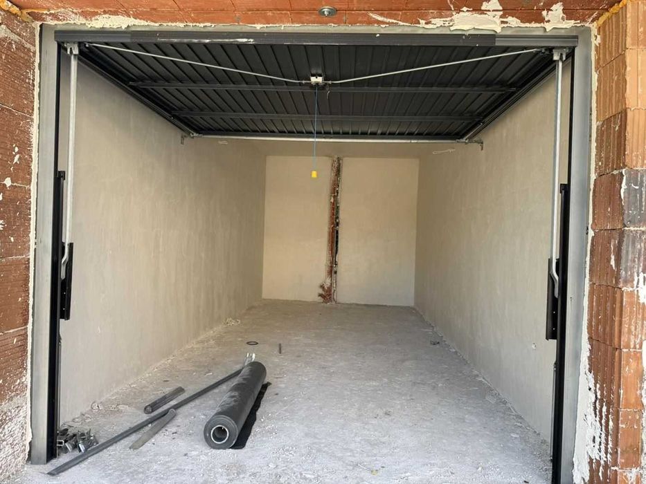 Двустаен апартамент кв.Остромила в цената партерен гараж