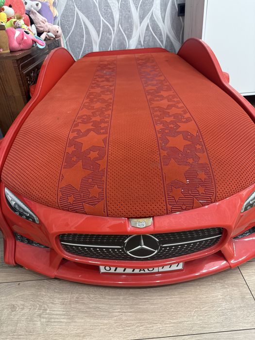 Детская кровать  машинка
