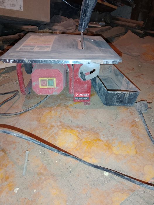 Продам плиткорез электрический.