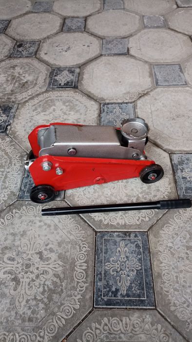 Акция домкрат 2.5 тон