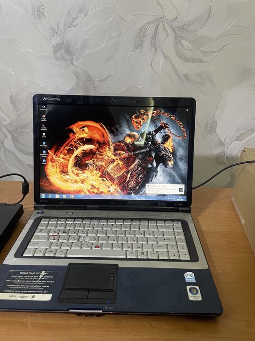 Прдам ноут срочно