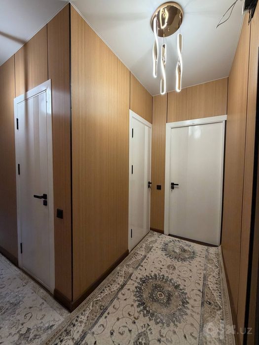 Продается квартира в Юнуссабадском районе 7-кв Ориентир Альфраганус.