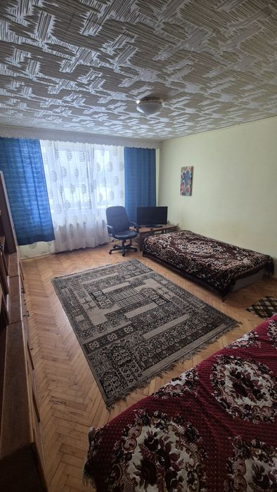 Dau in chirie o camera