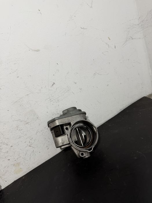Clapeta acceleratie Volkswagen Vw Passat B6 1.9 TDI BKC BLS BXE 2.0 TDI BKP CBAA 105 cp 140 cp 038128063G