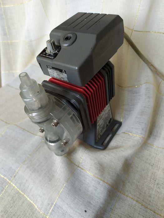 Дозираща -измервателна помпа Iwaki EH-B30 + контролер Iwaki .