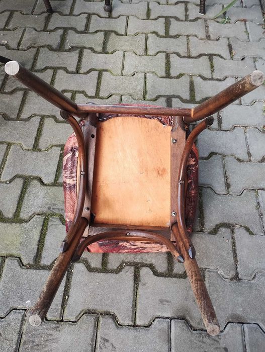 Стар дървен виенски стол.Единична бройка