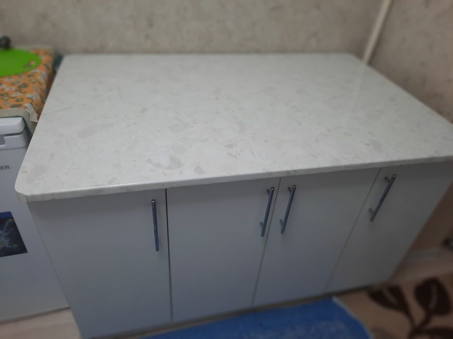 Продаётся Напольный кухонный шкаф