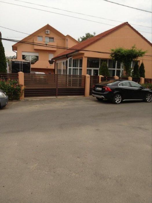 Casa de vanzare in Barlad, cu garaj, piscina, sauna , 1300 mp