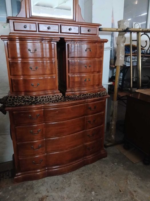 Comoda cu Oglinda si 2 Noptiere