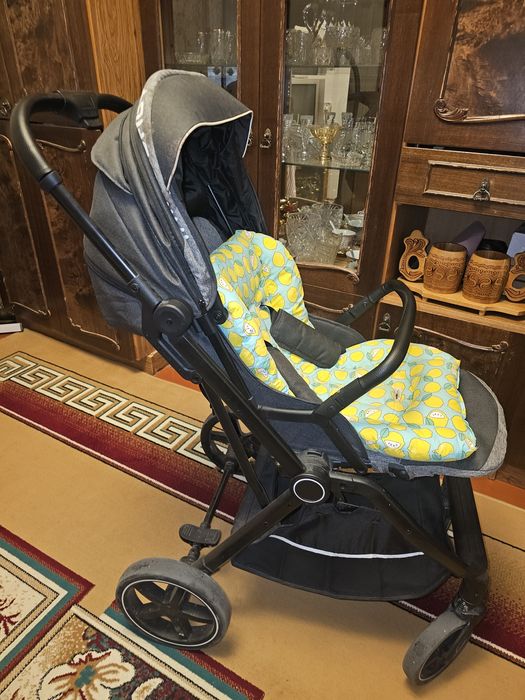 Детская прогулочная коляска