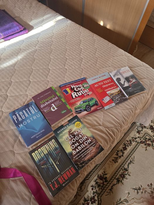 Vând cărțile din imagine