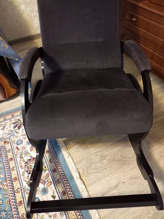 Продам кресло- качалку