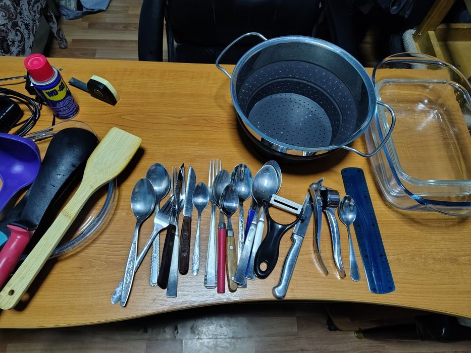 vând tacâmuri și pahare și toate ce e pe poze