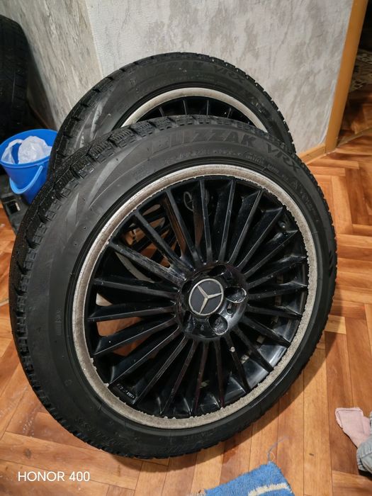 Продам,235/45R18