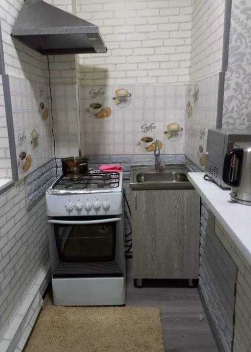 Чиланзар 3 квартал
 1-комнатная переделанная в 2- комнатную, 2 -этаж,