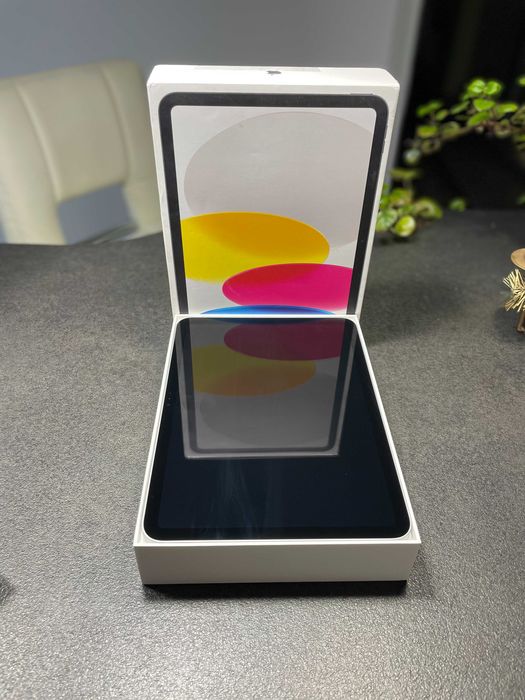 Apple iPad 11-инчов: чип A16, 128 GB, Wi-Fi 6, 12 MP камера - Сребрист