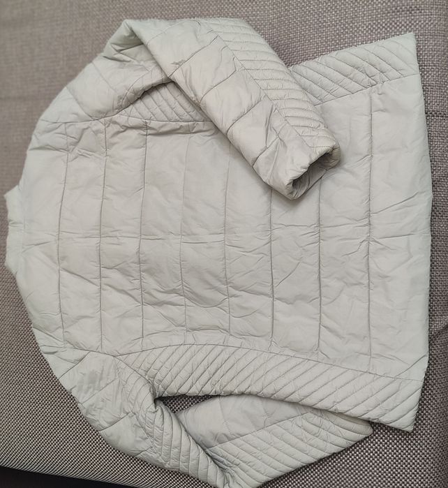 Продам женскую куртку размер 48