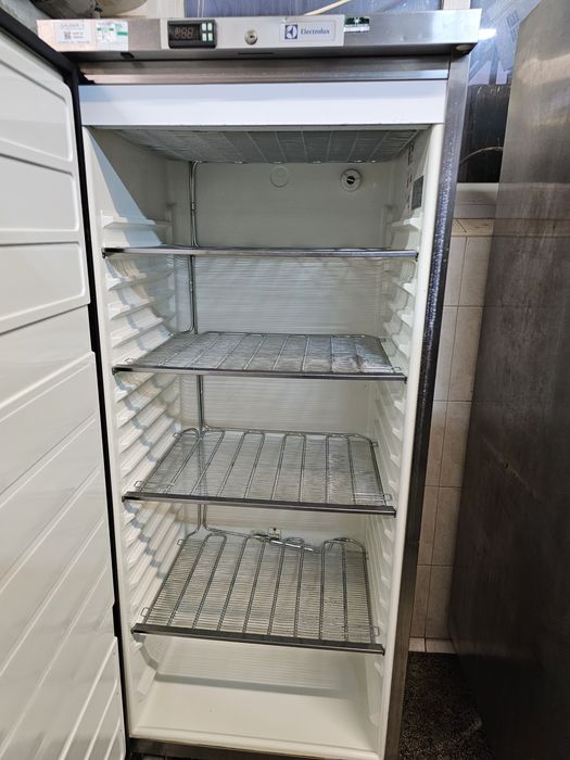 Плюсова витрина с стъкло 1000лв