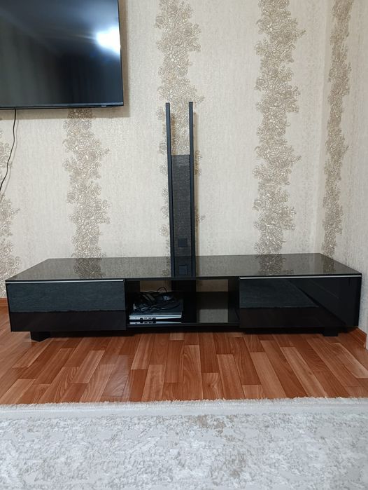 Продам тумбу под телевизор в отличном состоянии.