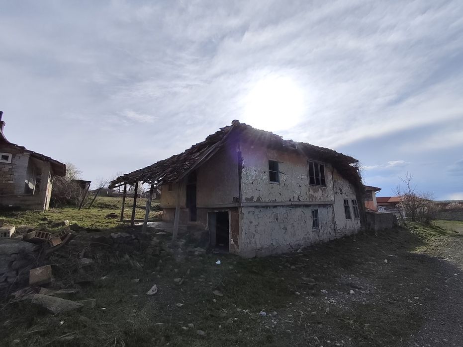 Дворно място в село Добри дял