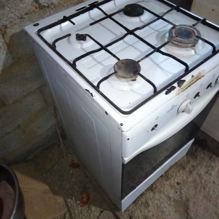 Продам газовую плиту