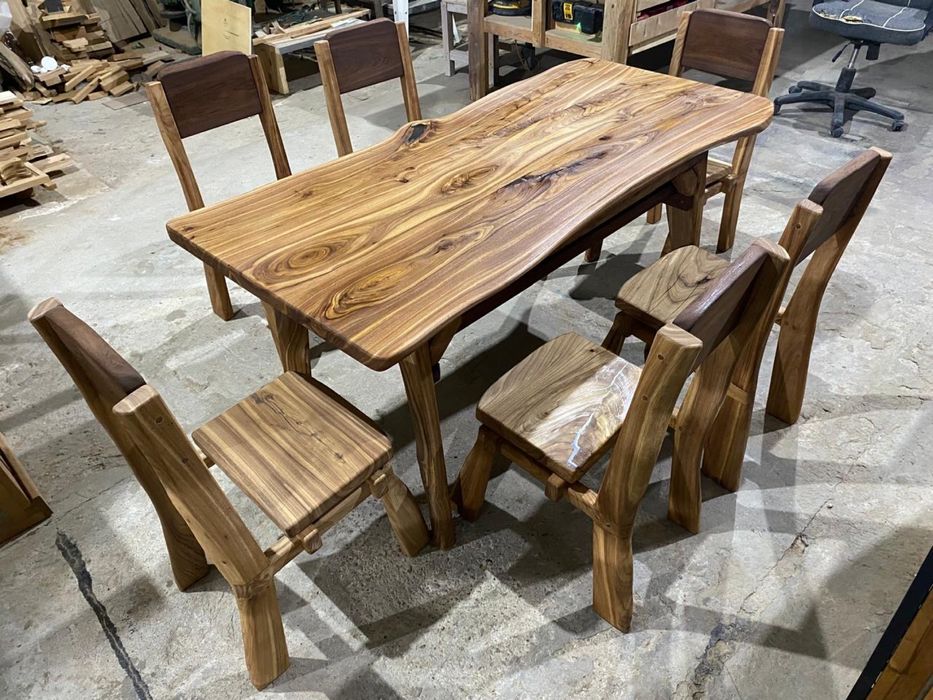 продается стол со стульями из дерево