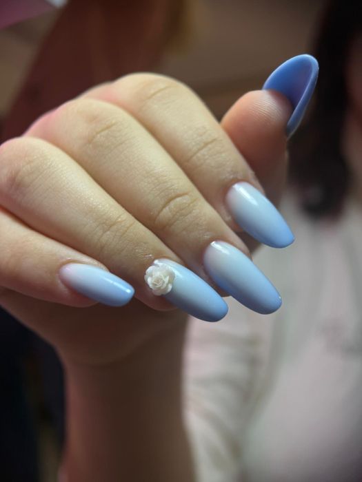 Tehniciană de unghii în Braila