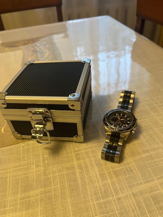 Часы Toyota новые