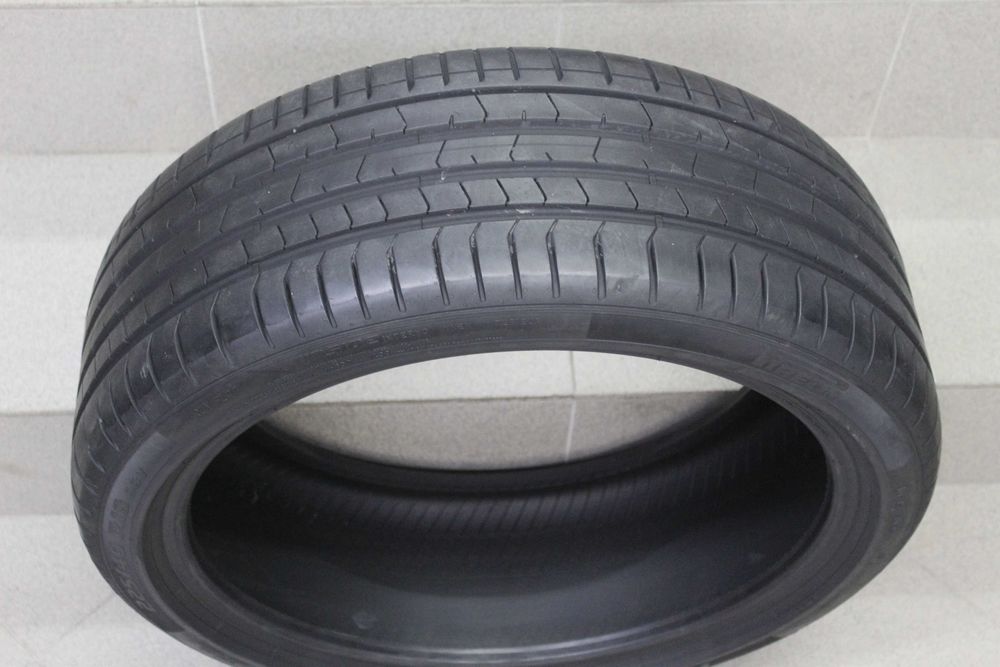 255/40-19 Pirelli P Zero RSC