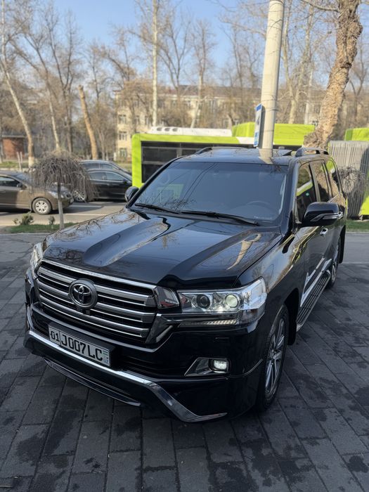 Tayota Land Cruiser vrx 200