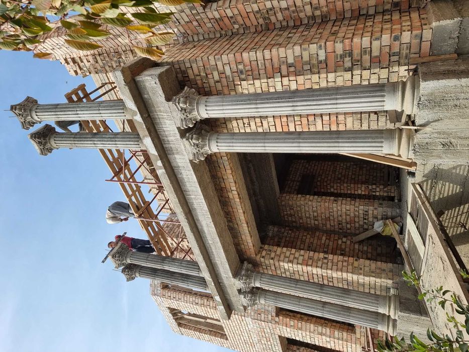 Римские колонны.