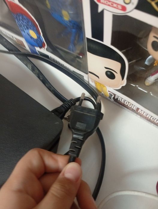 Playstation 4 slim СРОЧНО продаю есть торг