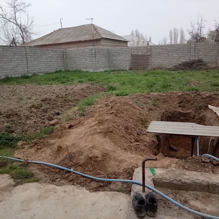 Uy sotiladi 6 sotix 2 xona 1ta oshxona 1 ta xammom