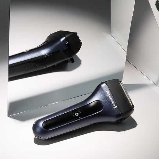 Електрическа самобръсначка Remington F7, титаниева, за мокро и сухо