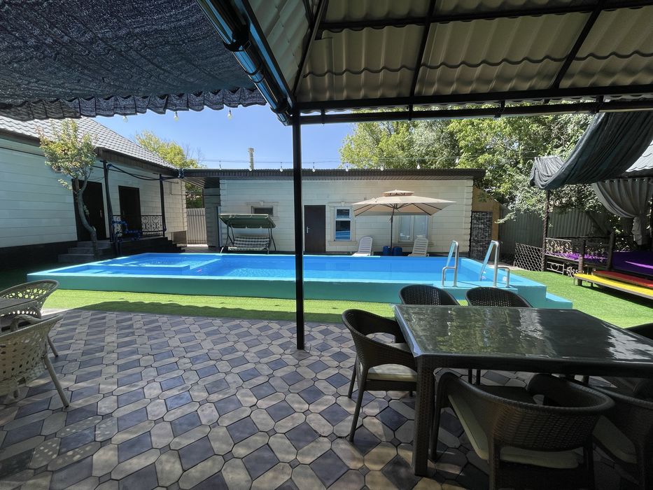 Дача котедж по суточна в городе