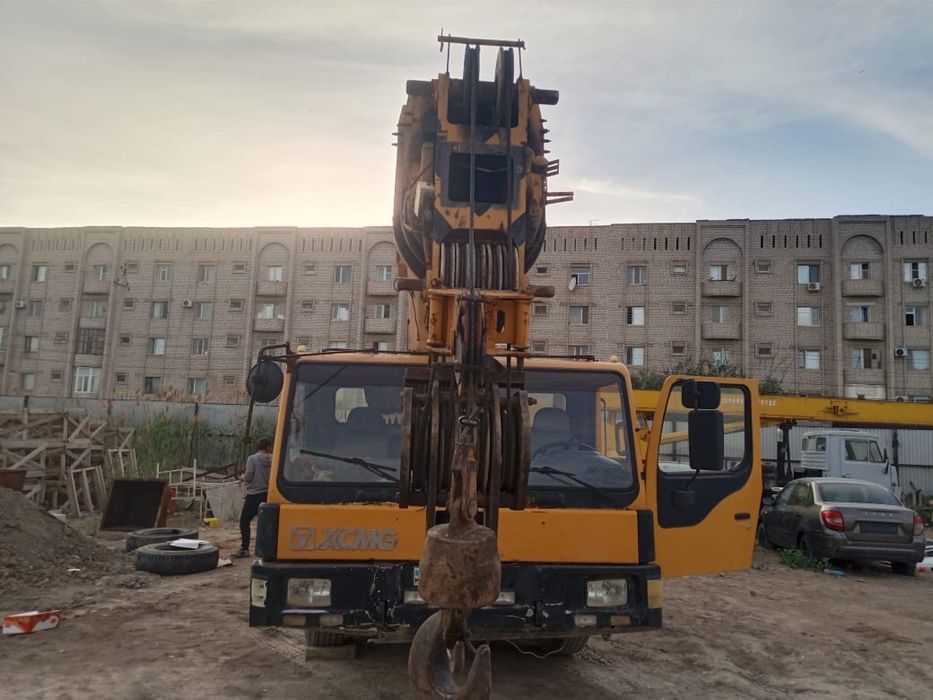 Авто кран xcmg 25