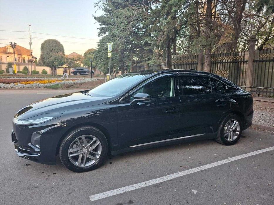 Авто в аренду Hongqi E-QM5