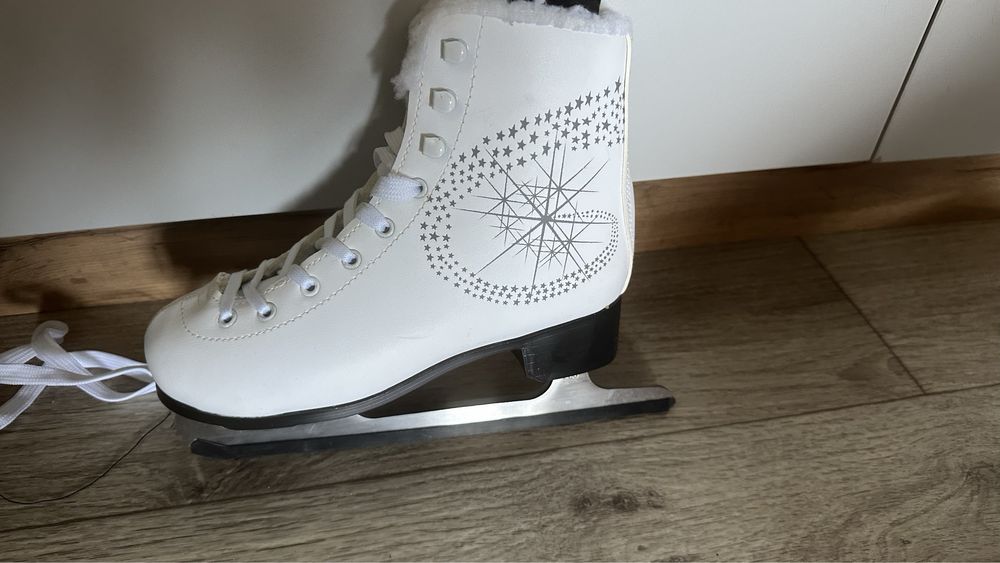Продам коньки