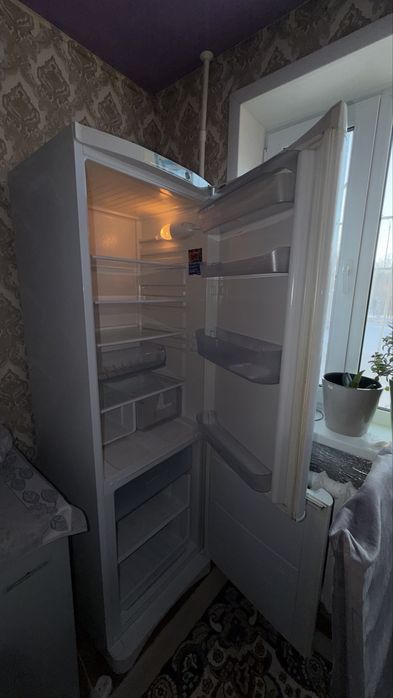 Продам холодильник Indesit